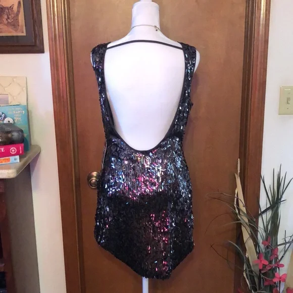 Sexy Express Silver Sequin Dress - Picture 14 of 16